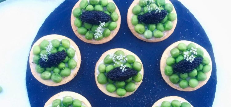 Tartelettes de haddock / petits pois et quenelles de caviar